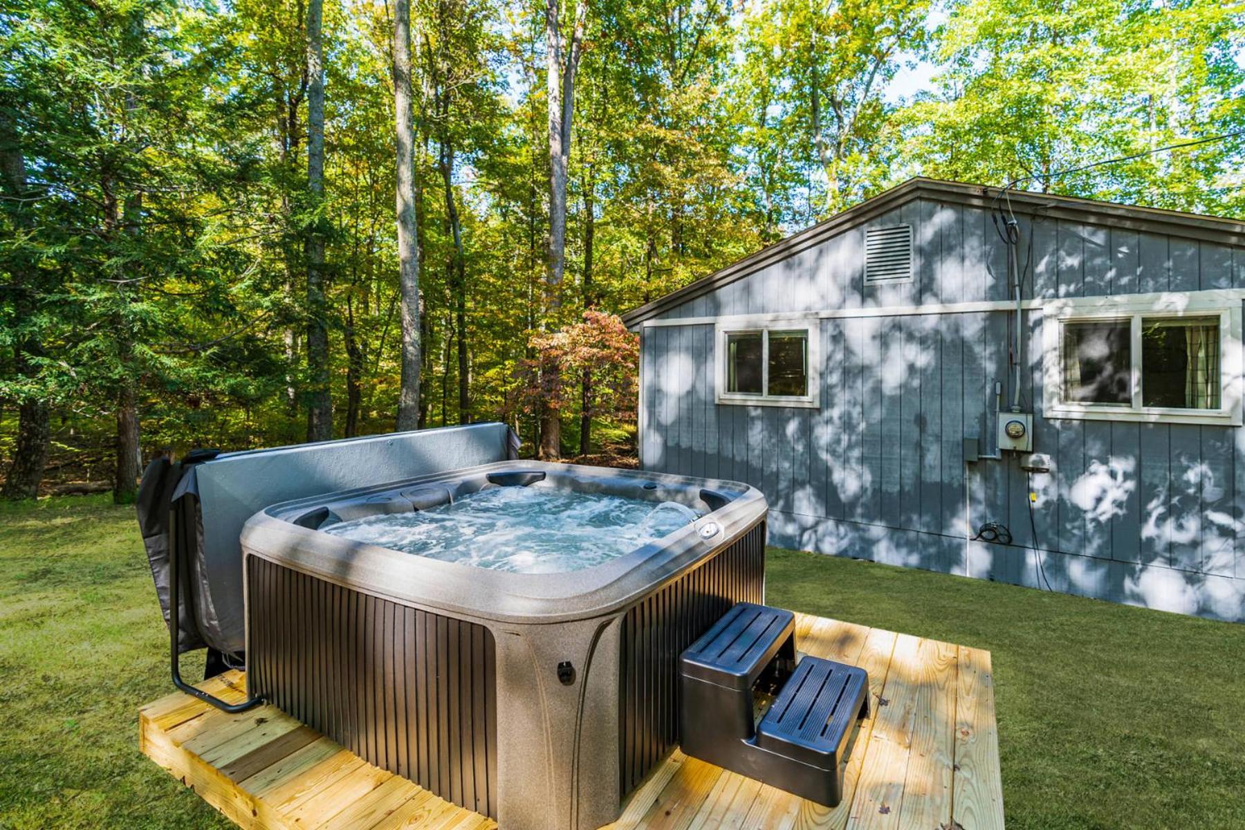 Вилла Spacious W Hot Tub, Fire Pit, Deck, Grill And Wifi Hedgesville Экстерьер фото