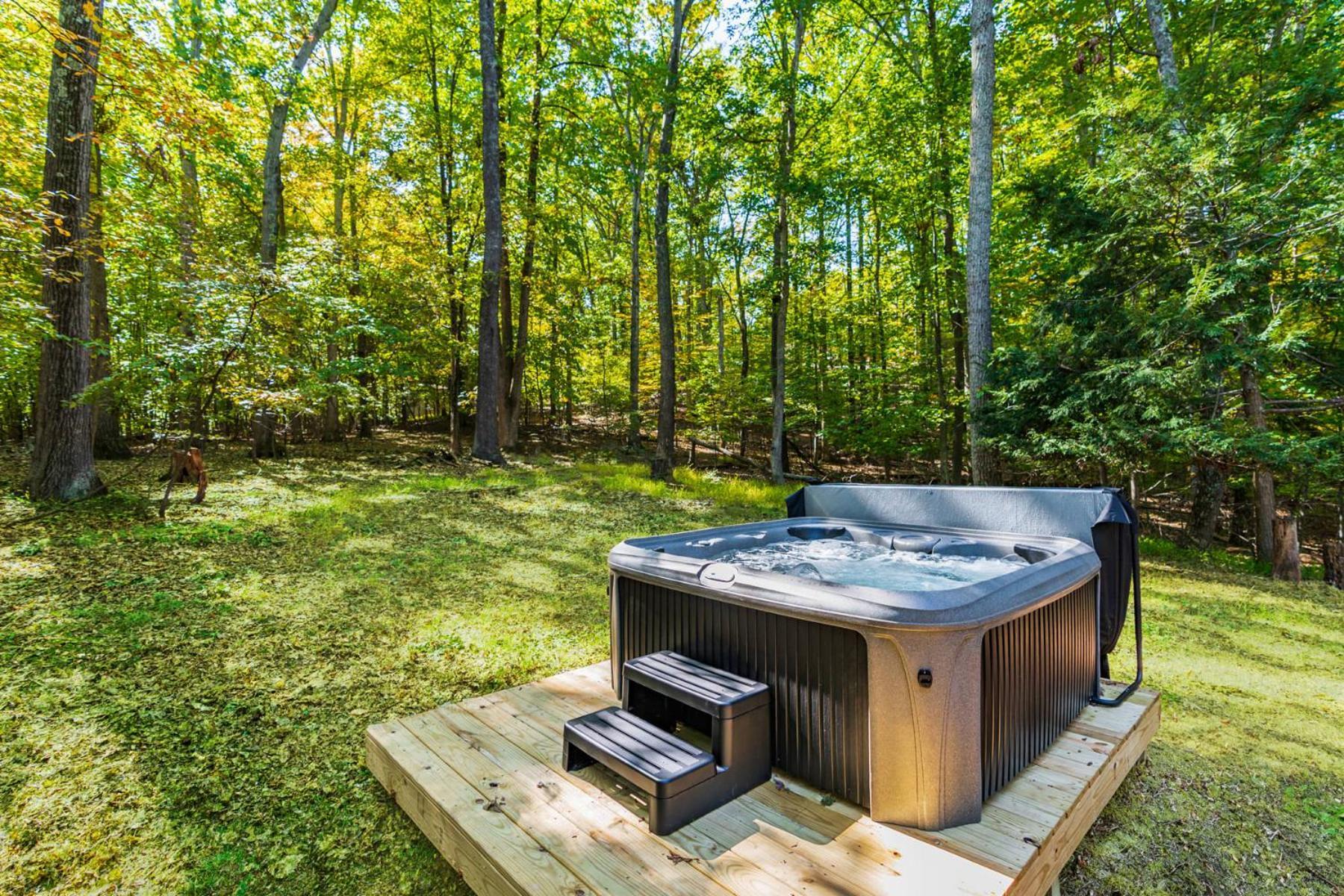 Вилла Spacious W Hot Tub, Fire Pit, Deck, Grill And Wifi Hedgesville Экстерьер фото